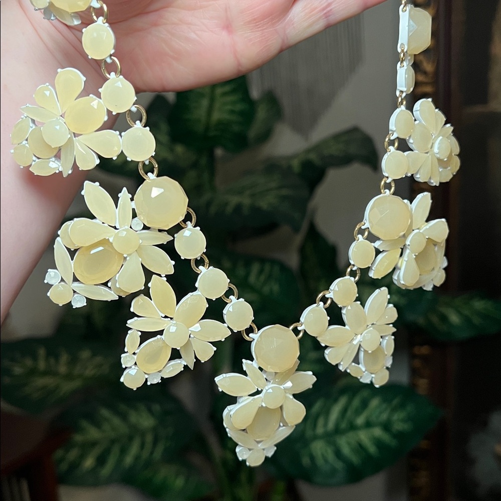J. Crew Cream White Gold Tone Acrylic Cluster Fan Bib Style Statement Necklace